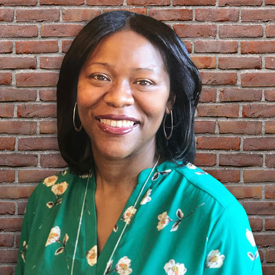 Lynn Harwell brick headshot